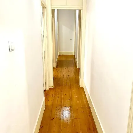 Artdeco Chiado 4 - Large Comfortable Double With Shared Bathroom 3* 리스본