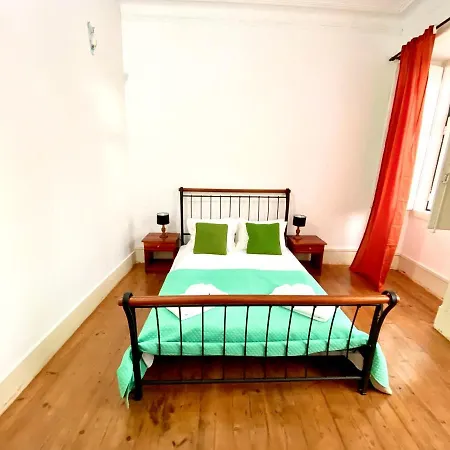 Guest house Artdeco Chiado 4 - Large Comfortable Double With Shared Bathroom Lisbon