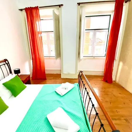 Artdeco Chiado 4 - Large Comfortable Double With Shared Bathroom 게스트하우스